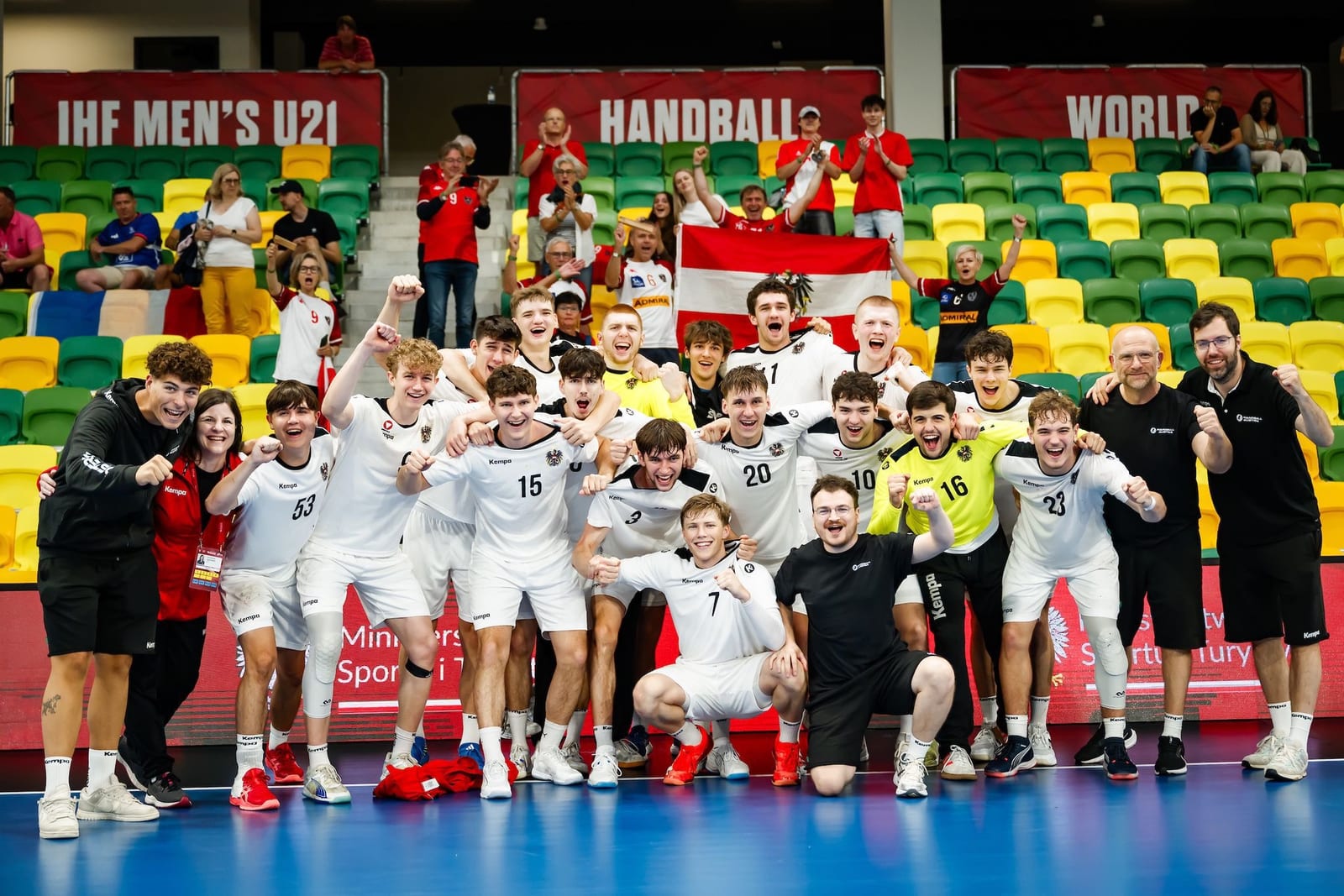 Felix Stadler bei der Betreuung des Handball-Jugendnationalteams
